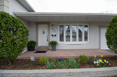 2231 Urwin Cres, Oakville - West image-0-1