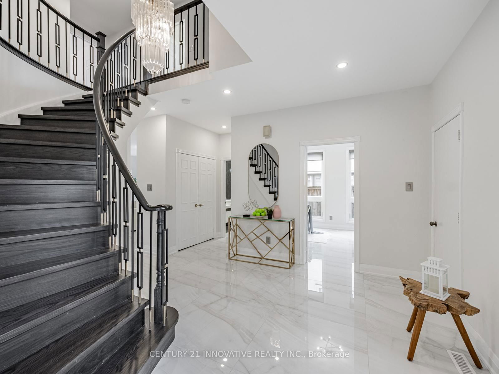 Detached House for sale at 4469 Beacon Lane, Mississauga, Creditview, L5C 4K9 - MLS: W12110530