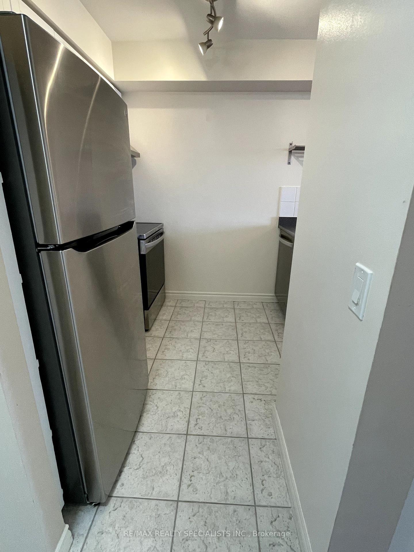 Condo for lease at 308-55 Strathaven Drive, Mississauga, Hurontario, L5R 4G9 - MLS: W12110590