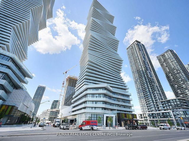 302 - 3900 Confederation Parkway