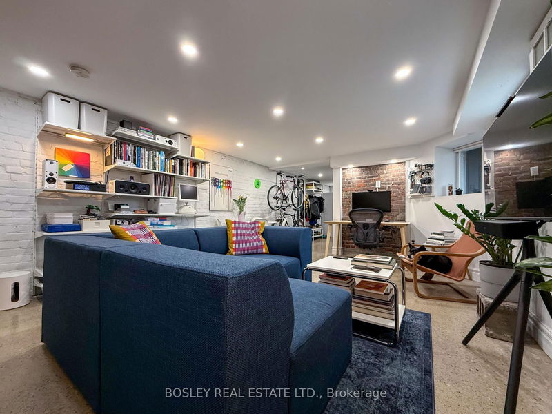 home for lease on 95A Springhurst Avenue
