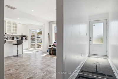 2446 Maryvale Crt, Burlington - Mountainside image-0-4