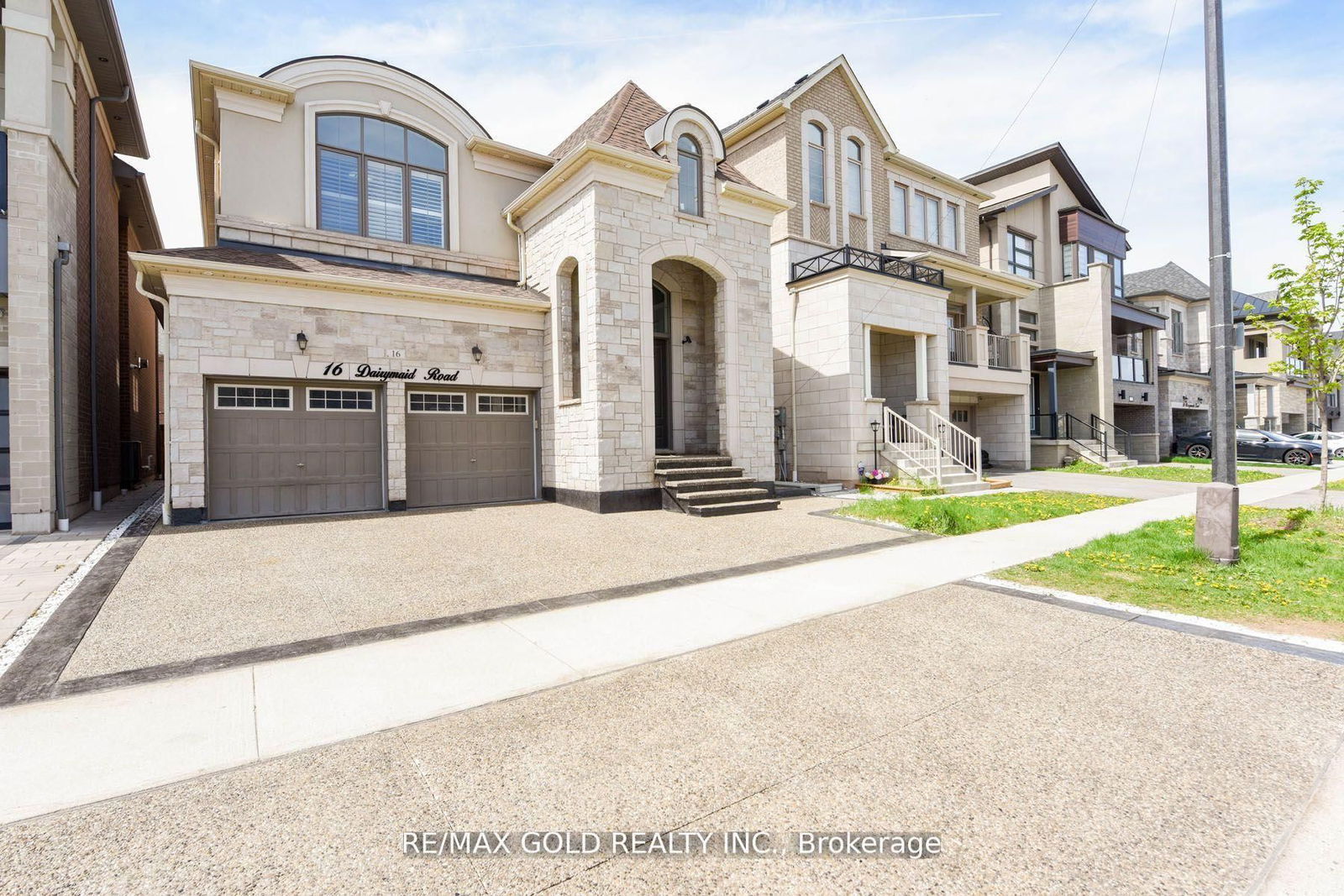 Detached House for sale at 16 Dairymaid Road, Brampton, Northwest Brampton, L6X 5P9 - MLS: W12110897