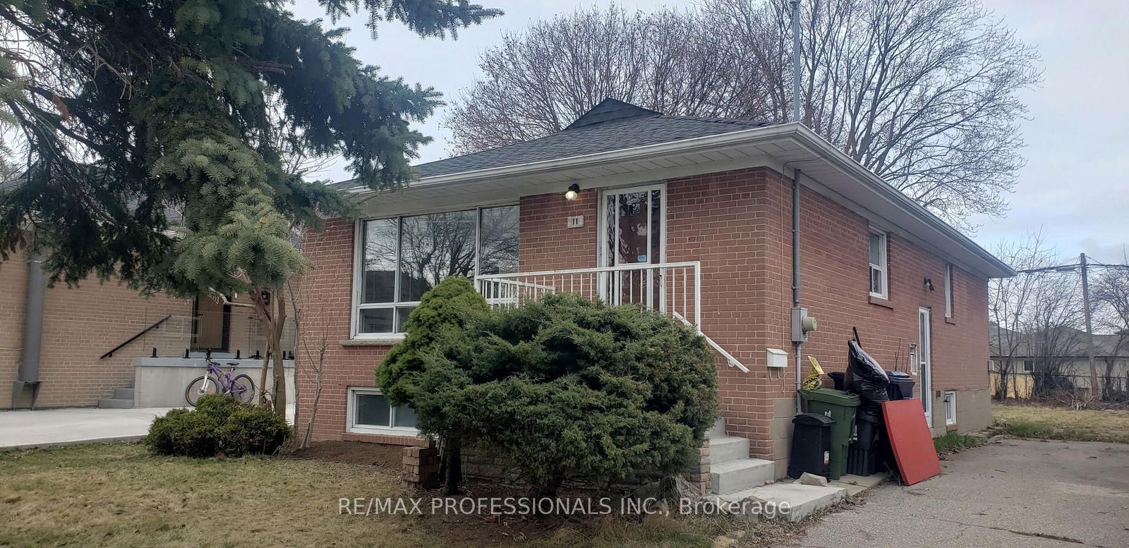 Detached House for lease at 11 Rangoon Road, Toronto, Eringate-Centennial-West Deane, M9C 4N5 - MLS: W12110960