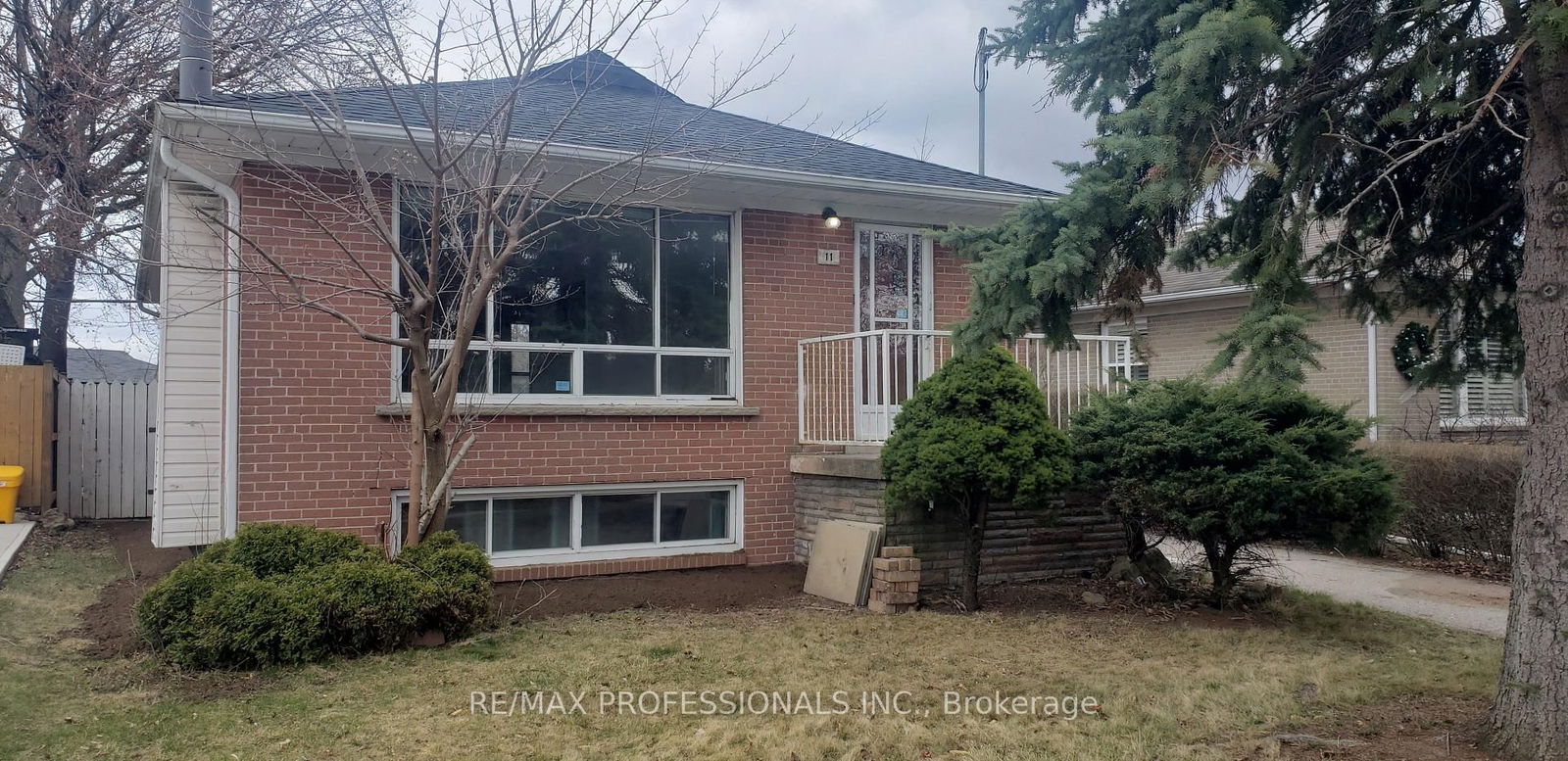 Detached House for lease at 11 Rangoon Road, Toronto, Eringate-Centennial-West Deane, M9C 4N5 - MLS: W12110960