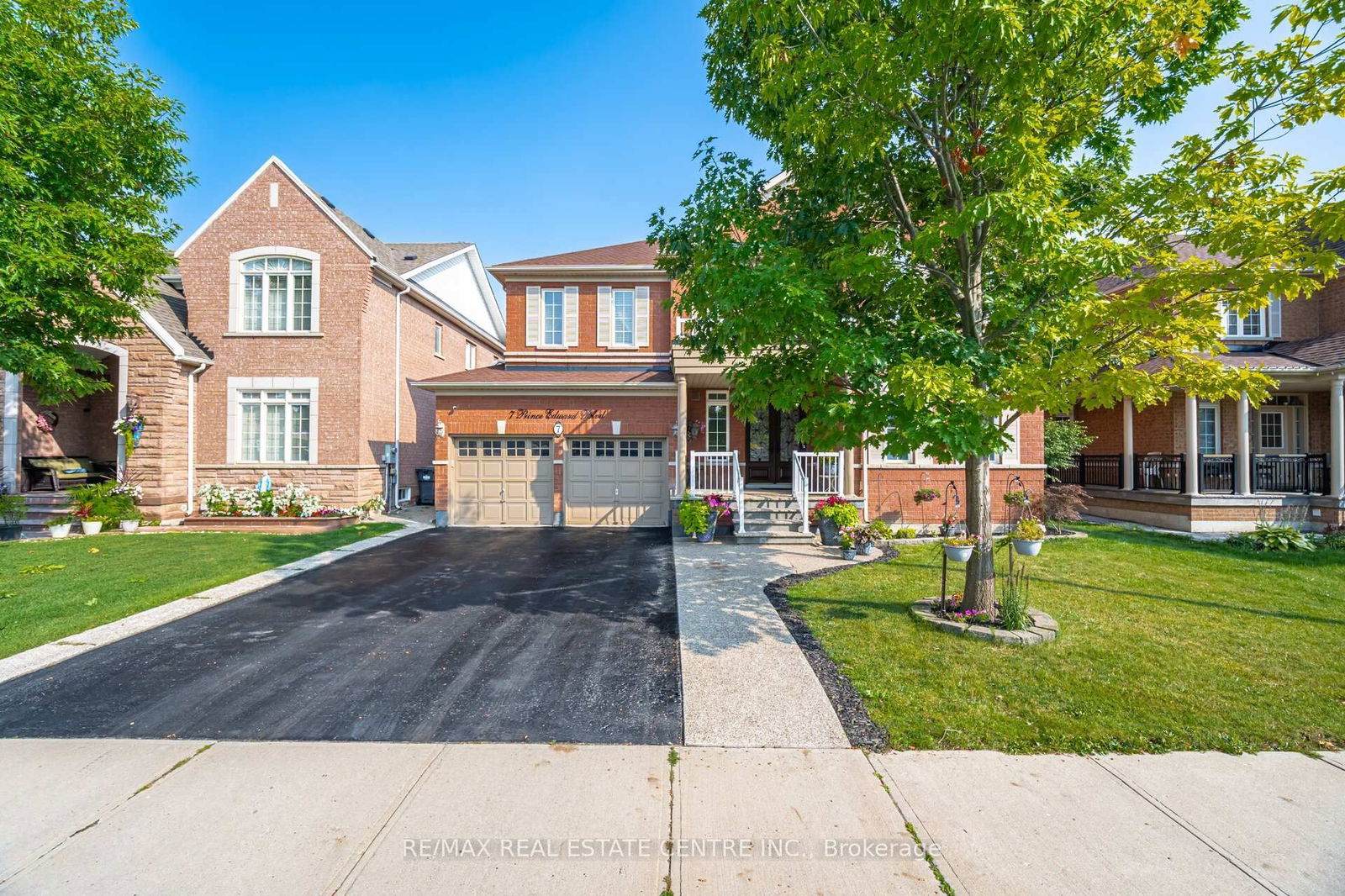 Detached House for sale at 7 Prince Edward Boulevard, Brampton, Bram East, L6P 2E1 - MLS: W12111004