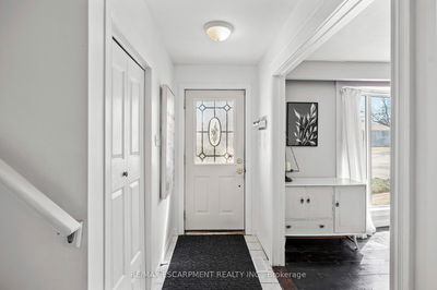 5373 Spruce Ave, Burlington - Appleby image-0-2