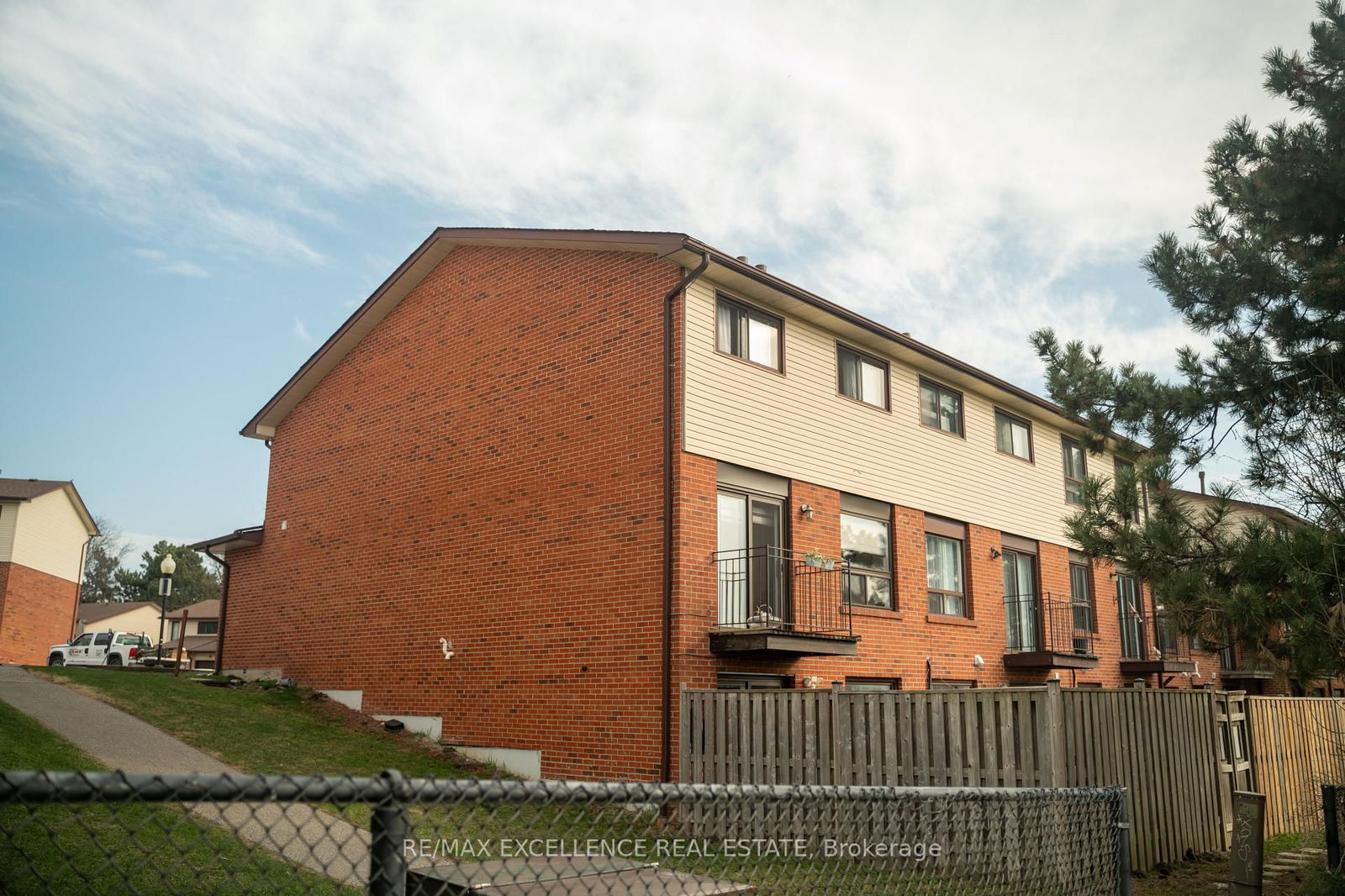 Townhouse for sale at 34-35 Collins Crescent, Brampton, Brampton North, L6V 3M9 - MLS: W12111145