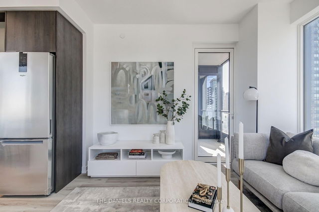 1210 - 395 Square One Drive