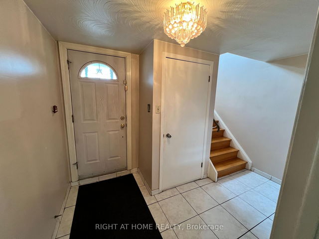 24 Paradelle Crescent