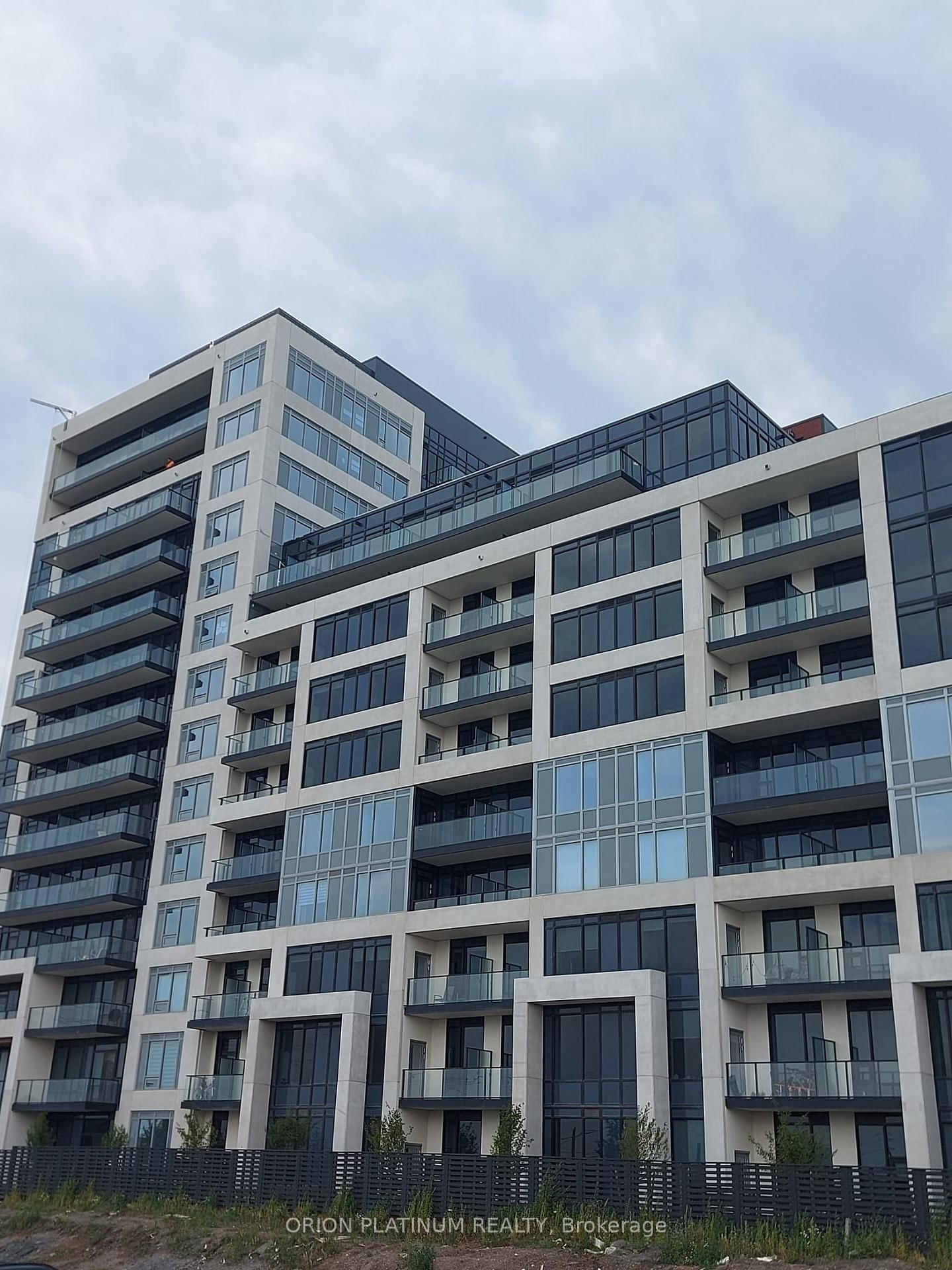 Condo for lease at 420-3200 William Coltson Avenue, Oakville, Rural Oakville, L6H 7B9 - MLS: W12111283