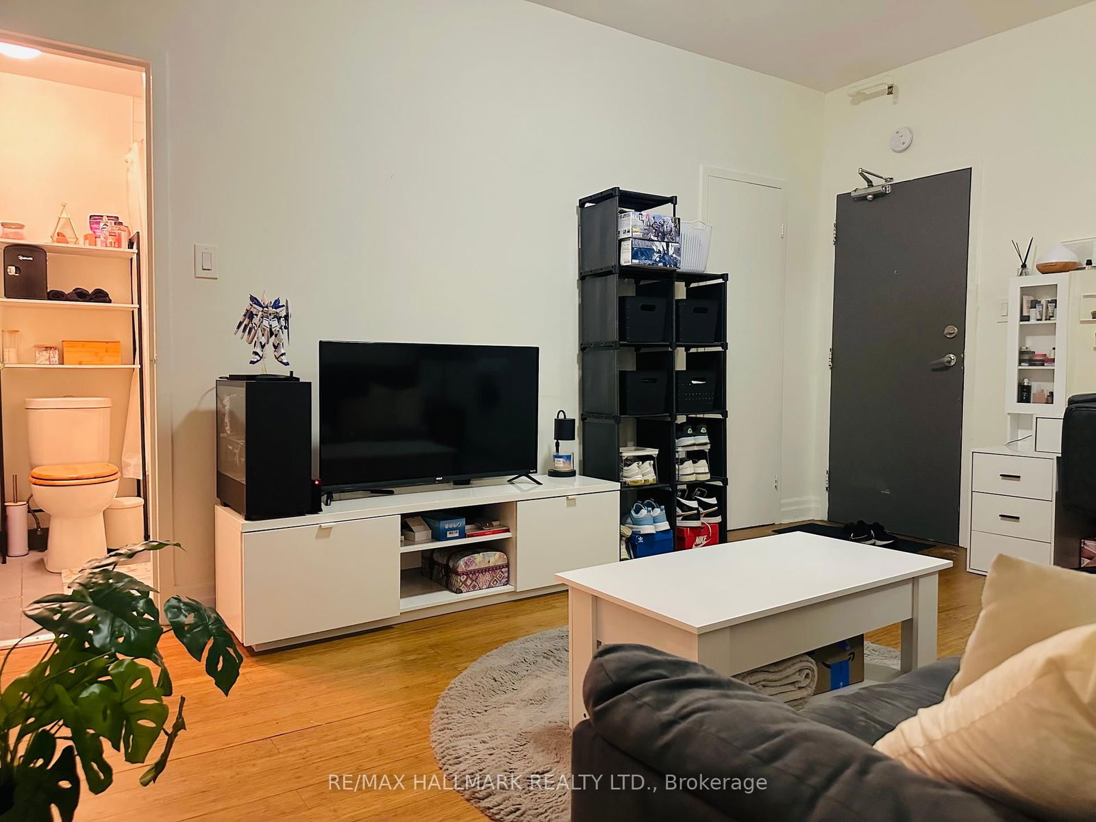 Condo for lease at 209-1 Triller Avenue, Toronto, South Parkdale, M6K 3B7 - MLS: W12111504