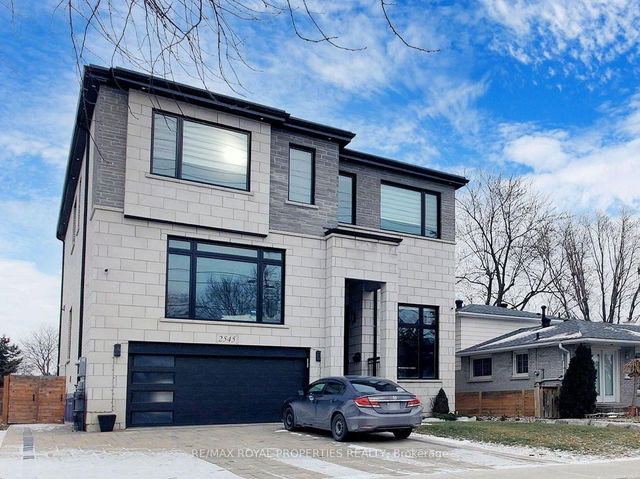 2545 Glengarry Road