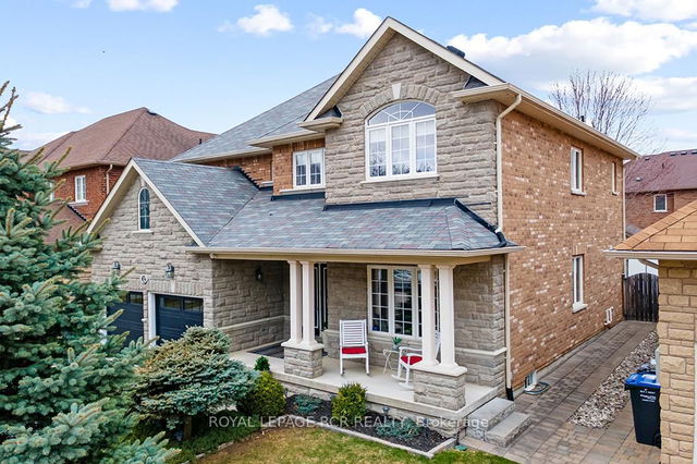 32 Borland Crescent