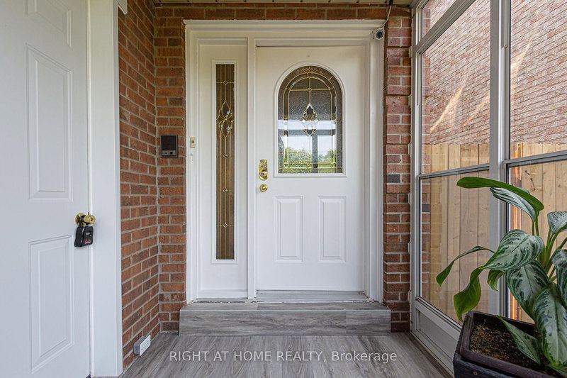 4302 Highgate Cres, Mississauga, L4W 3H2 | Image 2