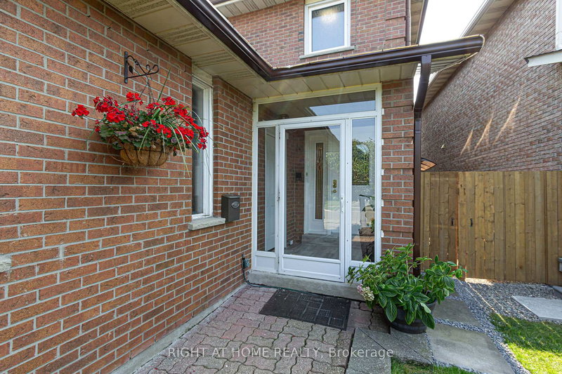 4302 Highgate Cres, Mississauga, L4W 3H2 | Image 3
