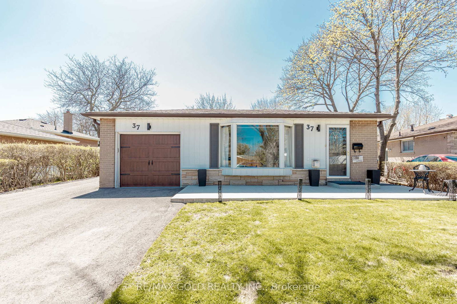 Detached House for sale at 37 Brookdale Crescent, Brampton, Avondale, L6T 1M8 - MLS: W12112050