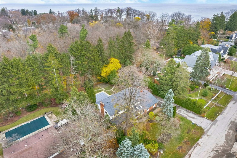 145 Wolfdale Ave, Oakville, L6L 4R9 | Image 2