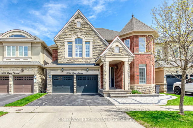 3232 Larry Crescent