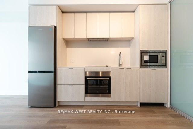 412 - 86 Dundas Street