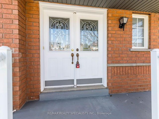 10 Chestermere Crescent