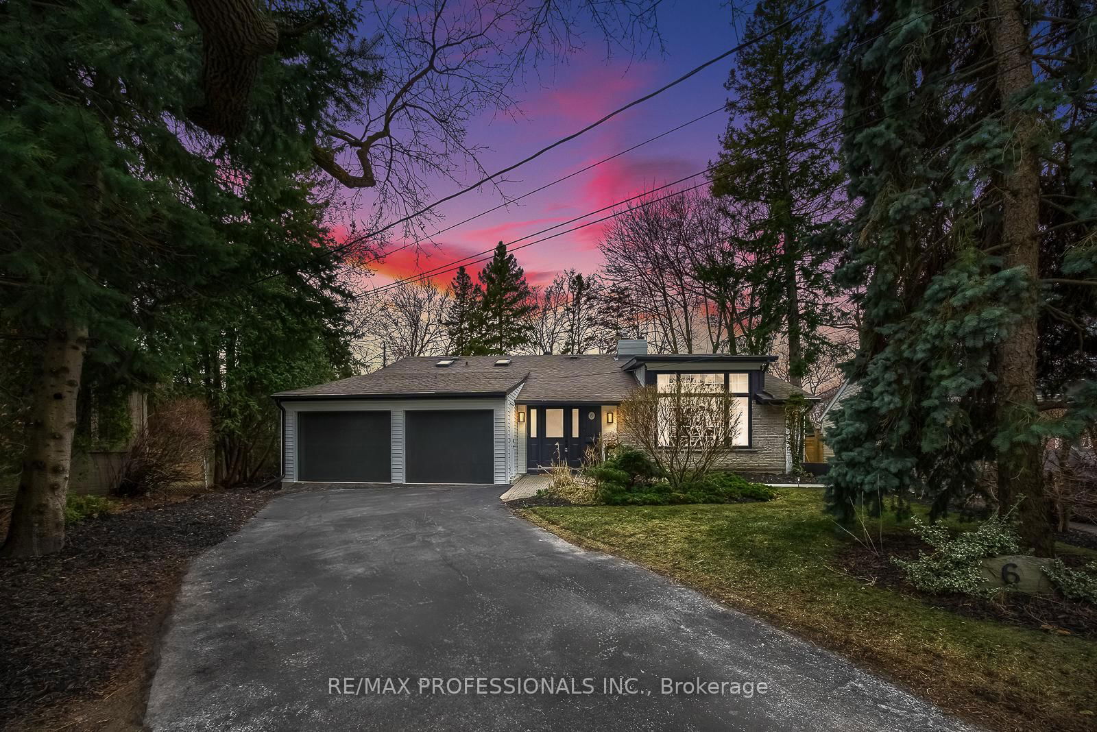 Detached House for sale at 6 Ainsley Gdns, Toronto, Princess-Rosethorn, M9A 1M5 - MLS: W12112363