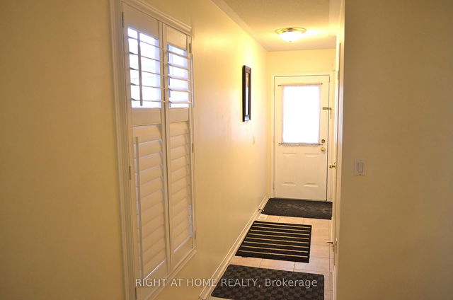 1043 Windbrook Grove