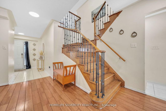 12 Hackmore Gate