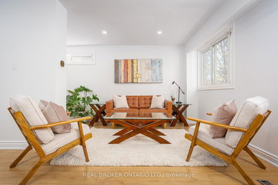 Unit 6 — 1135 McCraney St, Oakville - College Park