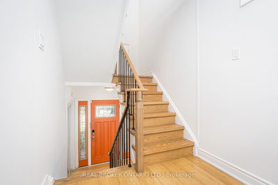Unit 6 — 1135 McCraney St, Oakville - College Park image-0-2