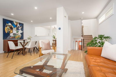 Unit 6 — 1135 McCraney St, Oakville - College Park image-0-3