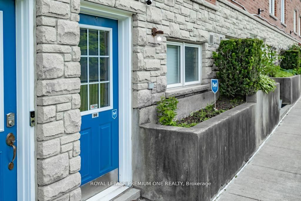 Townhouse for sale at 90-65 Turntable Crescent, Toronto, Dovercourt-Wallace Emerson-Junction, M6H 4K8 - MLS: W12112462