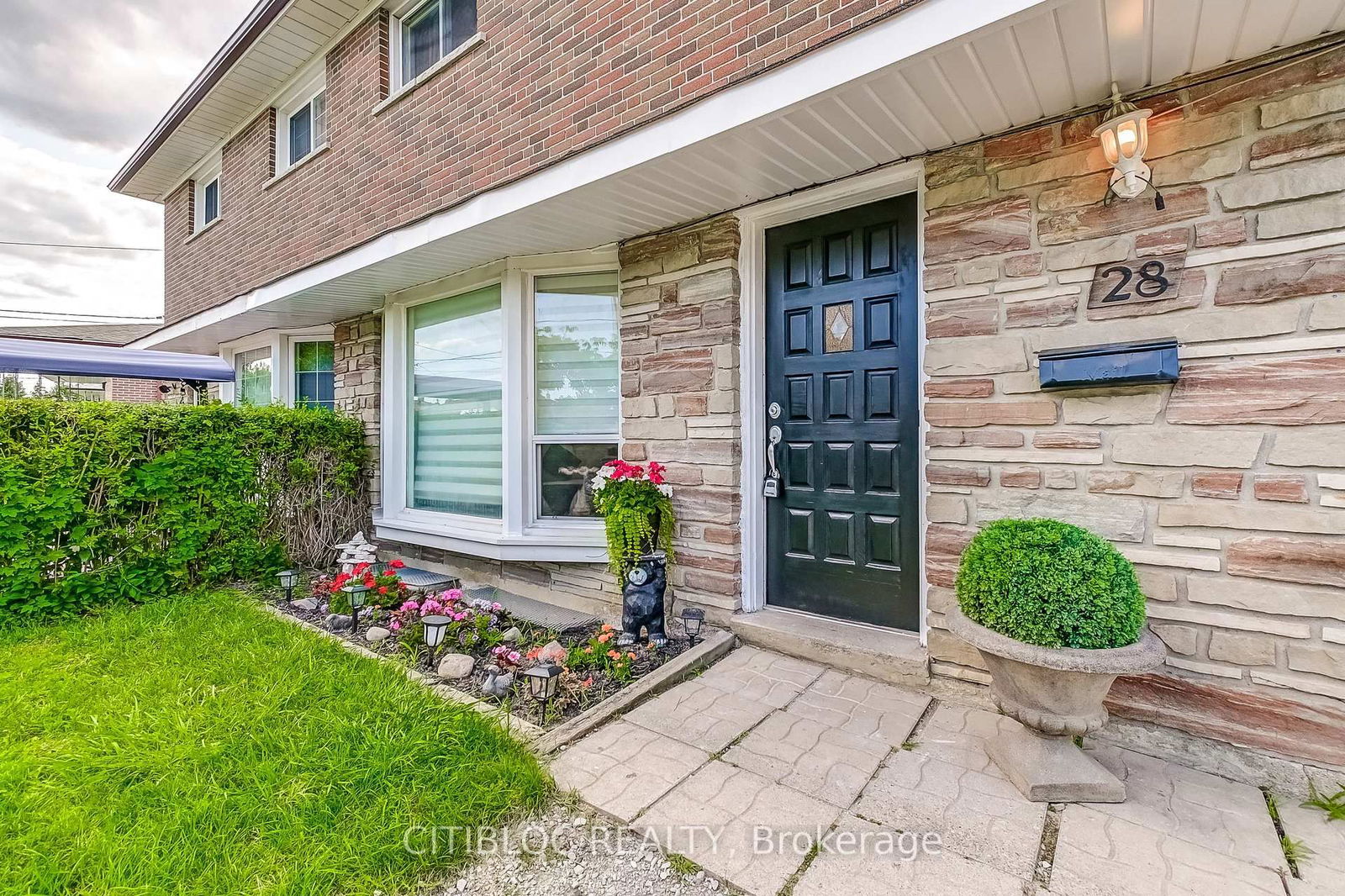Semi-Detached House for sale at 28 Navenby Crescent, Toronto, Humber Summit, M9L 1B2 - MLS: W12112820