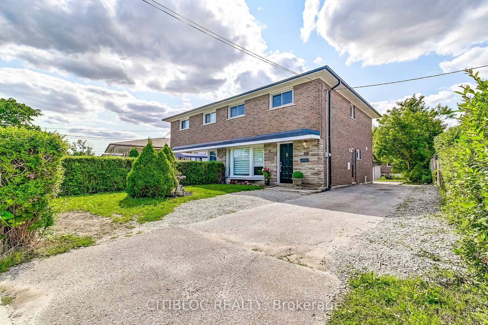 Semi-Detached House for sale at 28 Navenby Crescent, Toronto, Humber Summit, M9L 1B2 - MLS: W12112820
