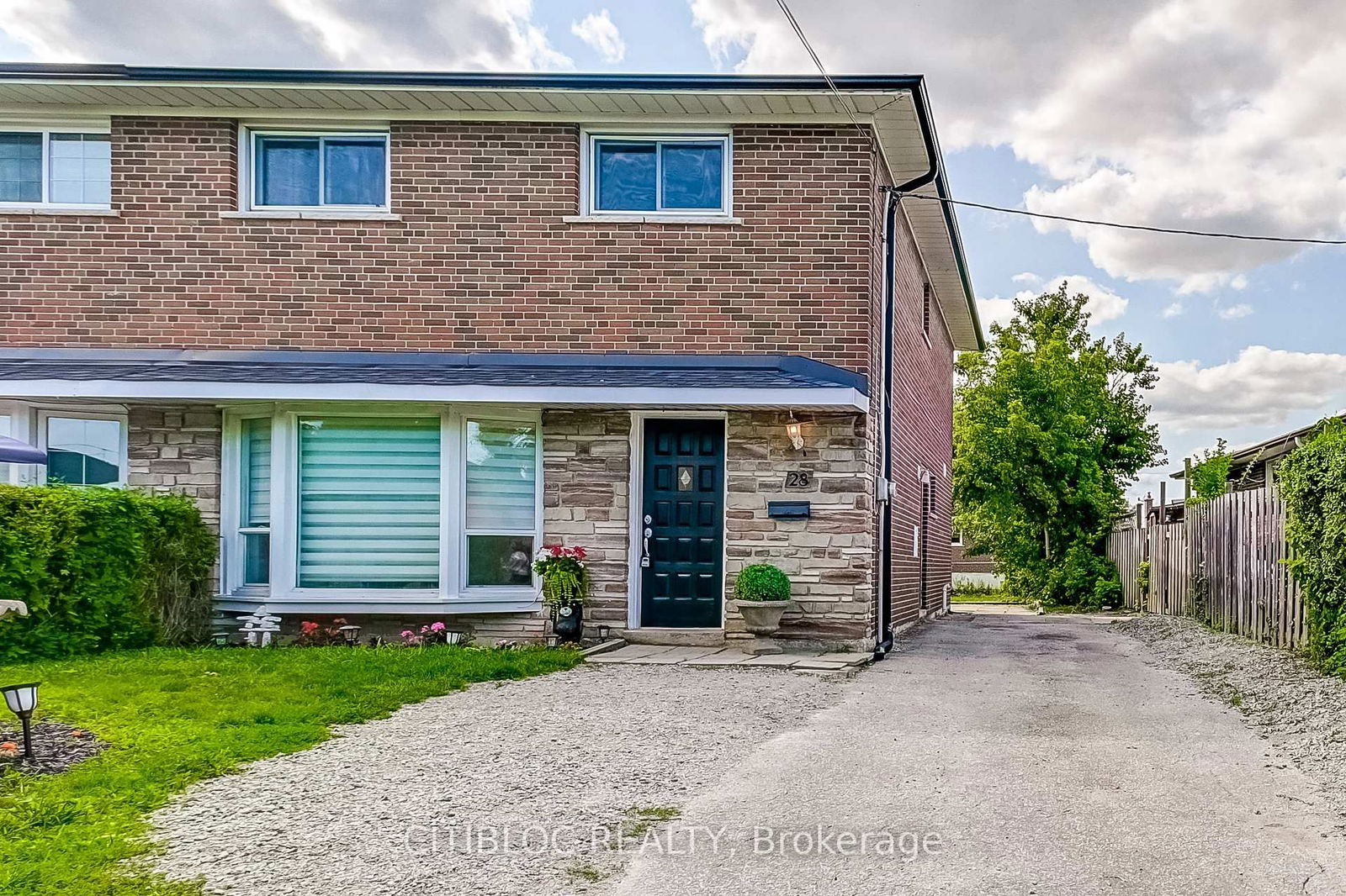Semi-Detached House for sale at 28 Navenby Crescent, Toronto, Humber Summit, M9L 1B2 - MLS: W12112820