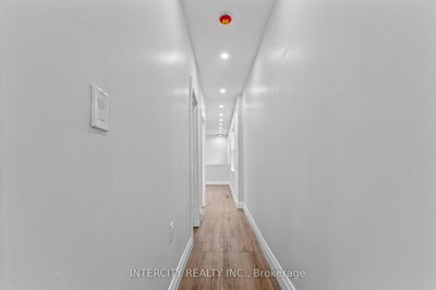 68 Greendale Ave, Toronto - Rockcliffe-Smythe image-0-4