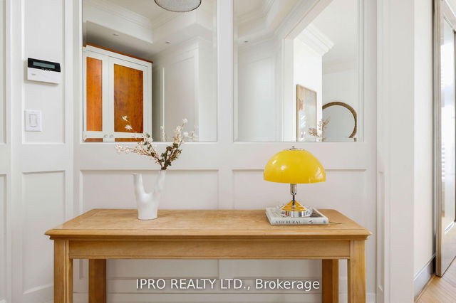 PH 604 - 935 Royal York Road