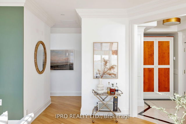 PH 604 - 935 Royal York Road