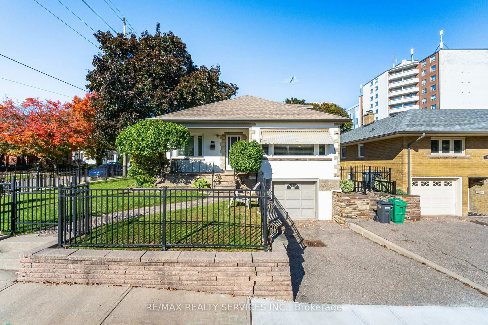 Detached House for sale at 18 Wellington Street, Brampton, Downtown Brampton, L6Y 1K5 - MLS: W12113032