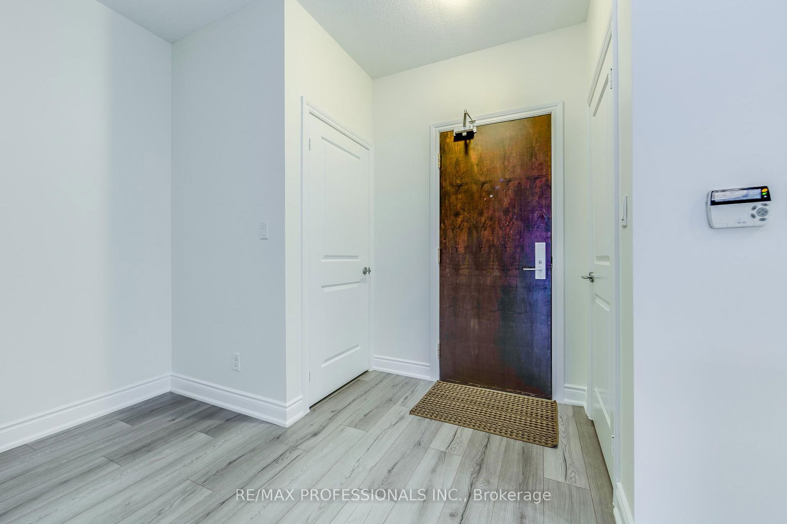 Condo for lease at 118-25 Earlington Avenue, Toronto, Kingsway South, M8X 3A3 - MLS: W12113324