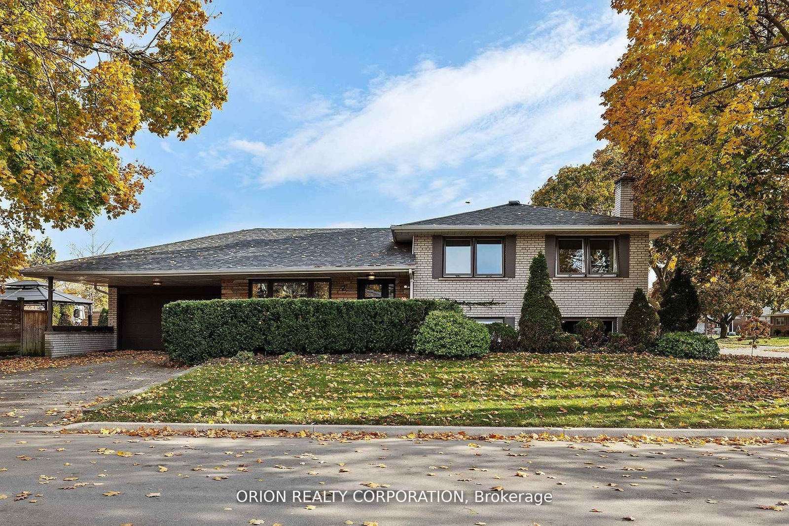 Detached House for sale at 2 Ashmount Crescent, Toronto, Willowridge-Martingrove-Richview, M9R 1C7 - MLS: W12113529