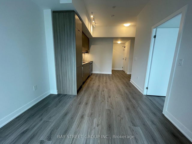 902 - 430 Square One Drive