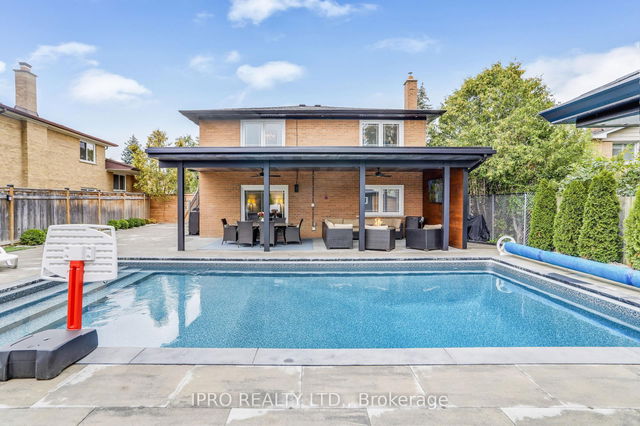 3484 Riverspray Crescent
