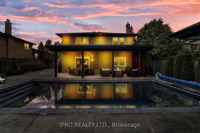 3484 Riverspray Crescent