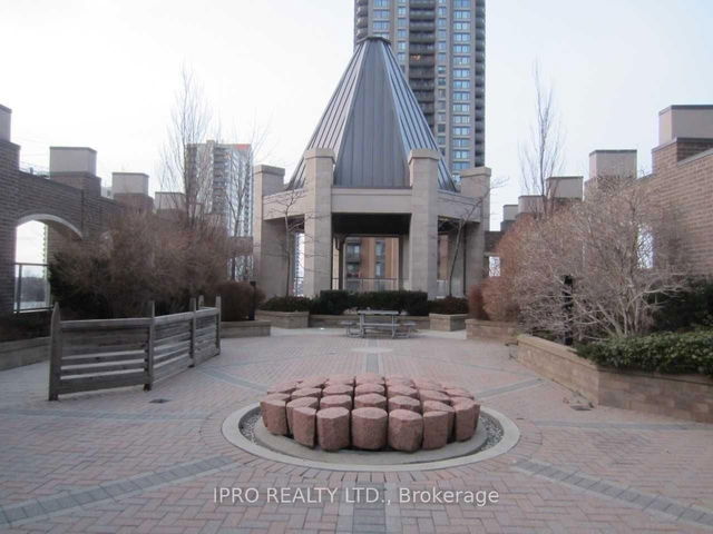 810 - 388 Prince Of Wales Drive