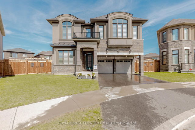 1371 Lobelia Crescent