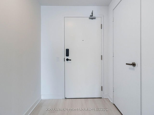 2212 - 3900 Confederation Parkway