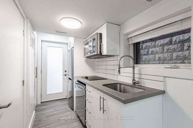 4 - 160 Lansdowne Avenue