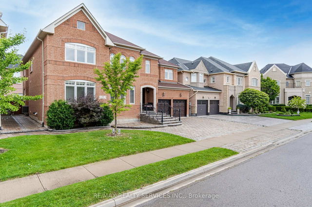 32 Radial Street