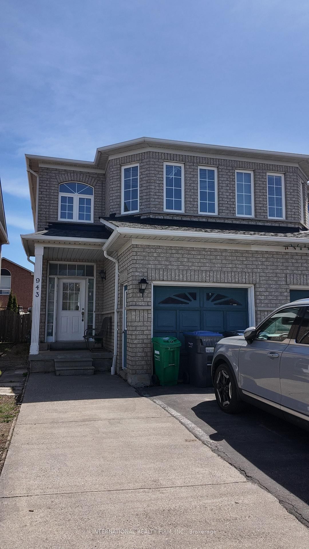 Semi-Detached House for lease at 943 Ledbury Crescent, Mississauga, East Credit, L5V 2R3 - MLS: W12114248